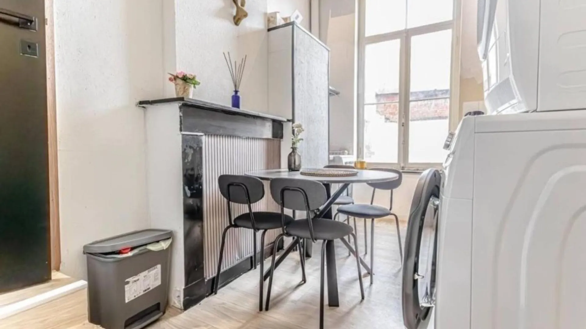 Central Gent Stay 2 Private Bedrooms 4 Guests