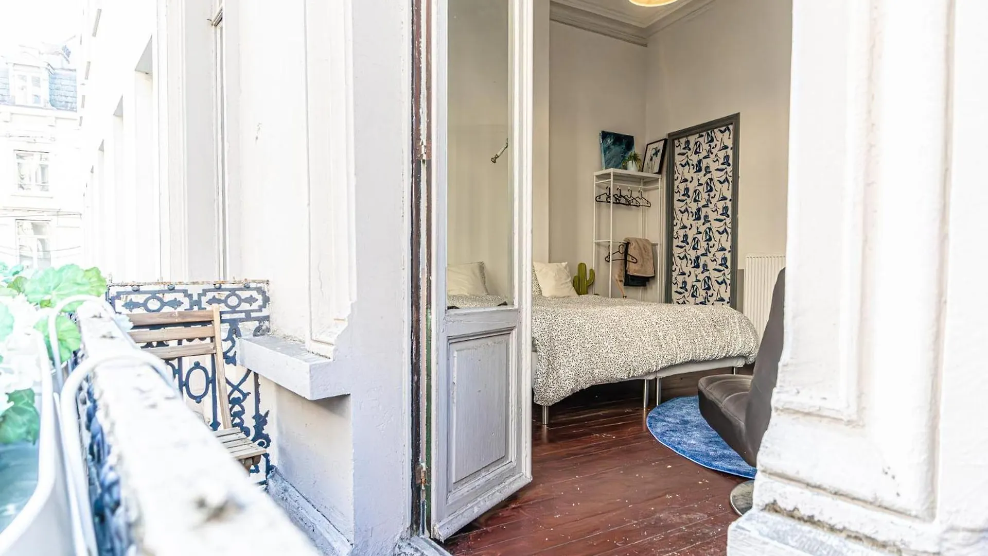 Central Gent Stay 2 Private Bedrooms 4 Guests