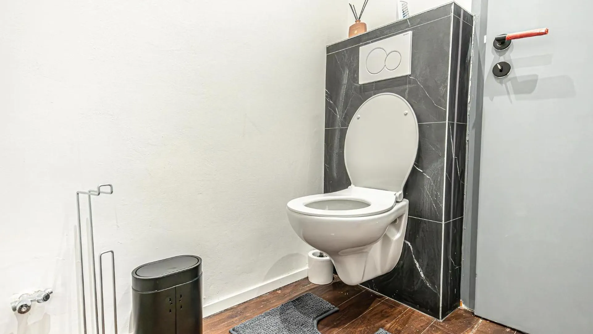 Central Gent Stay 2 Private Bedrooms 4 Guests
